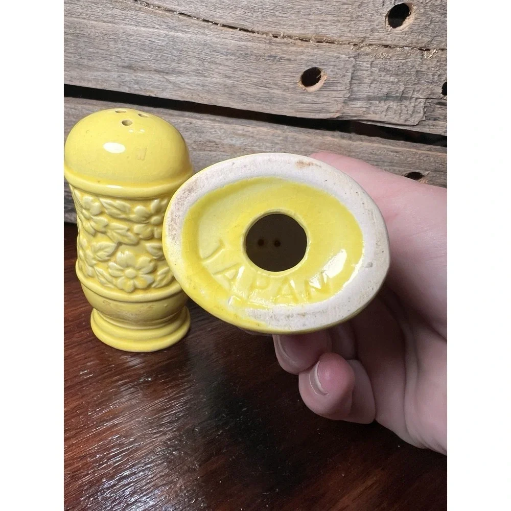 Vintage Yellow Daisy Floral Embossed 4